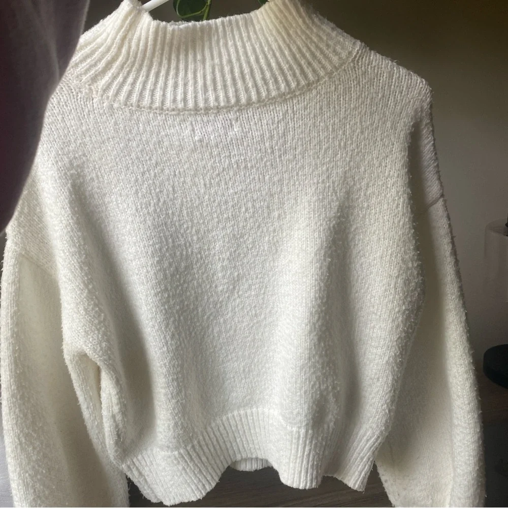 Cozy White Cable Knit Sweater - Picture 5 of 6